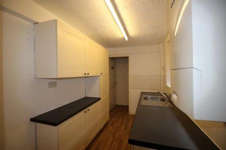 2 Bed Terraced House, Waltham Road, L6 - Photo 3