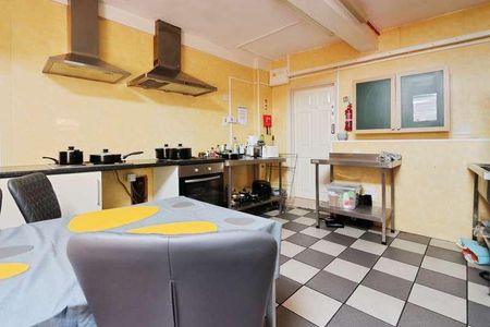 Room In Nelson House, Goat Street, Haverfordwest, SA61 - Photo 3