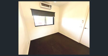 MODERN UPSTAIRS APARTMENT !!! - Photo 2