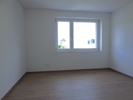"grosse, moderne 4.5-Zimmer-Wohnung mit Lift und eigenem Waschturm" - Foto 3