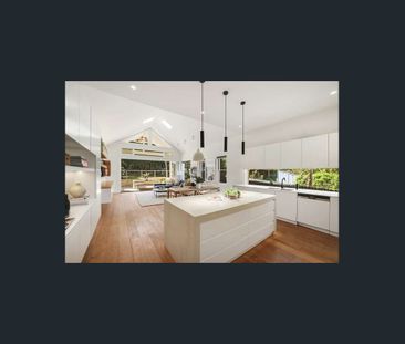 Elegant Fusion of Vintage Charm and Modern Luxury in Prime Location - Photo 2