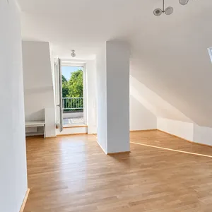 Lichtdurchflutete Maisonette in Ruhelage mit Klimaanlage, Terrasse & Grünblick - Foto 3