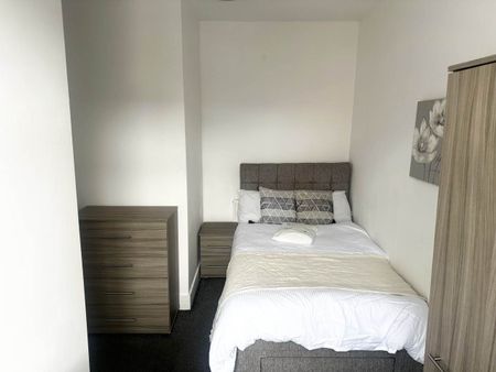 Hough Lane (Room 3), Bramley, Leeds - Photo 4