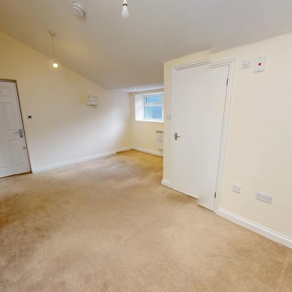 5 bedroom flat to rent - Photo 1