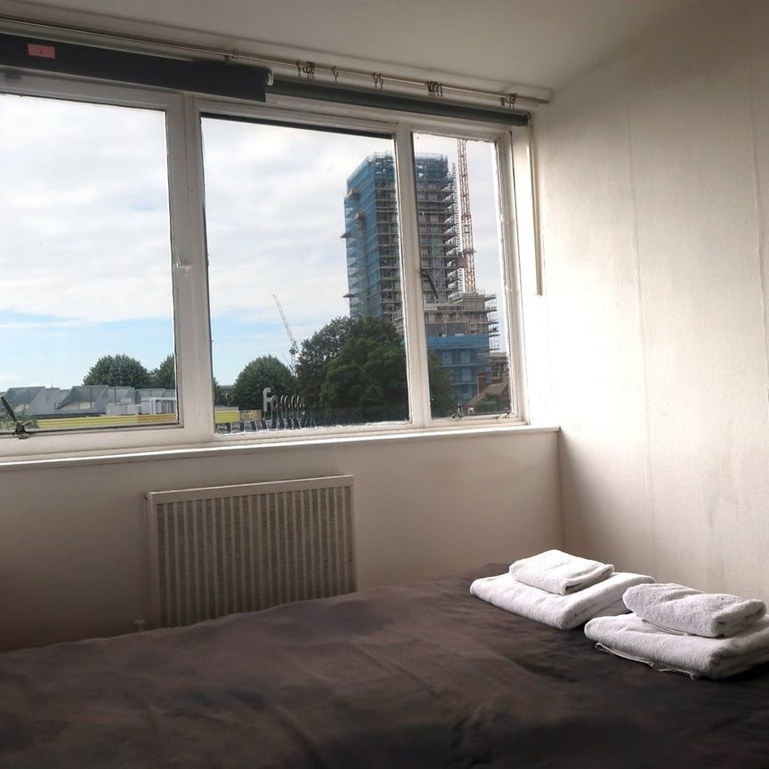 Room in a Shared Flat, International Students Or Full Time , SE17 - Photo 1