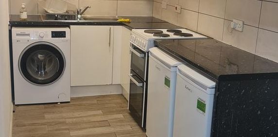 Studio to rent - Photo 2