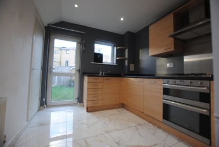 Courtyard Mews, GREENHITHE, London - Photo 4