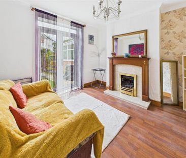 3 bedroom end of terrace house to rent - Photo 2