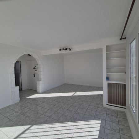 Location Appartement 4 pièces 64m² ST MAUR DES FOSSES 94100 - Photo 2