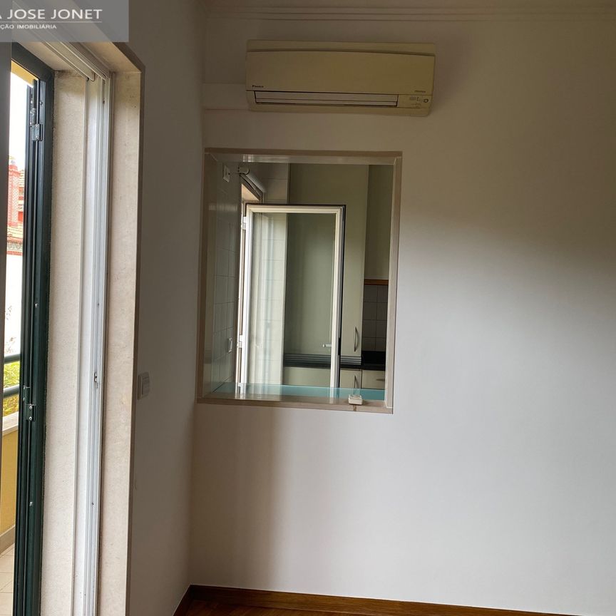 Óptimo T1 sem móveis condomínio com piscina - Photo 1