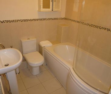 2 bedroom flat to rent - Photo 6