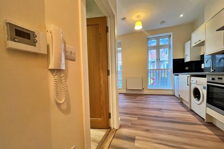 Studio to rent - Photo 2