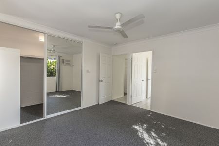 10 Dalkeith Crescent, Mount Louisa - Photo 4