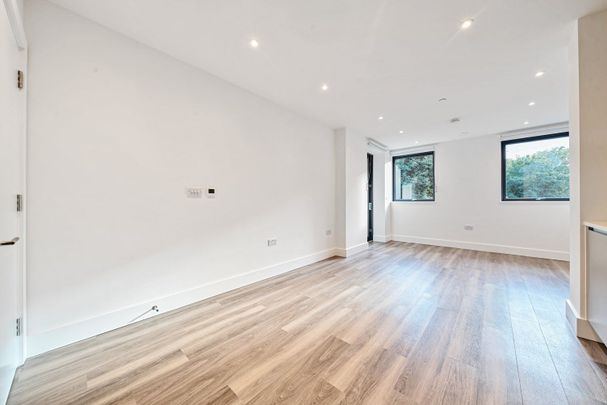 Juniper Crescent, London, SE10 - Photo 1