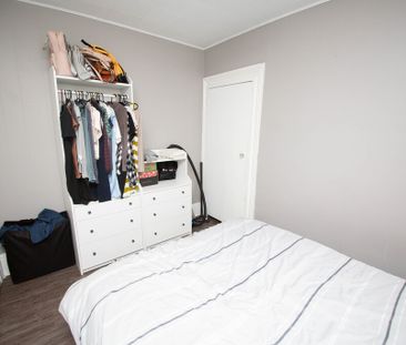 **COZY & CENTRAL** MAIN UNIT IN WESTERN HILL AVAILABLE! - Photo 6