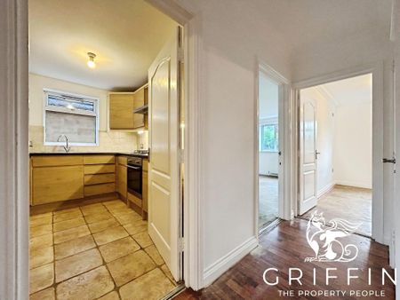 Noak Hill Road, Billericay, CM12 - Photo 2