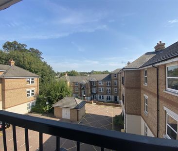 Adrian Close - Photo 5