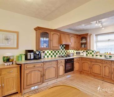 Dunmore Avenue, Seaburn, Sunderland, SR6 - Photo 2