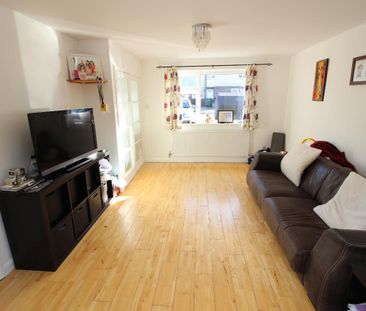 Woodbine Lane, Worcester Park - Photo 2