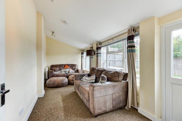 8 bedroom house to rent - Photo 1