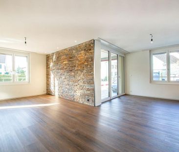 Modern duplex apartment in the heart of Nänikon - Photo 1