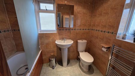 3 Bedroom House To Let - Photo 4