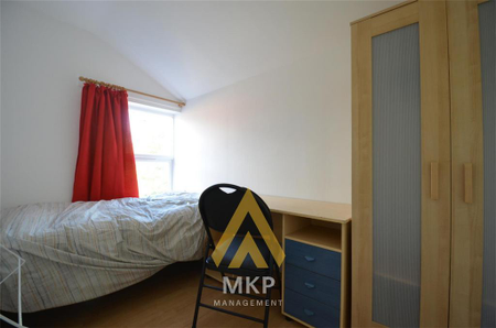 4 bedroom terraced house to rent - Photo 3