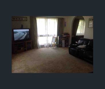 9 Anthony Drive, Chirnside Park – Family Home in a Prime Location - Photo 2