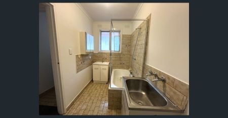 SPACIOUS, CONVENIENT AND CLOSE TO EVERYTHING! - Photo 3