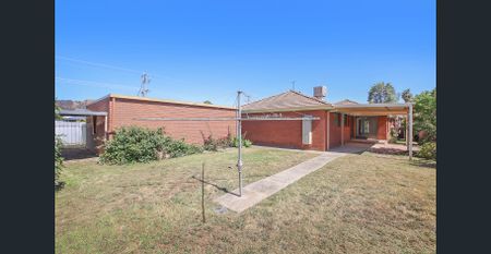 Spacious Four Bedroom Family Home - Freshly Updated & Close to Everything! - Photo 3