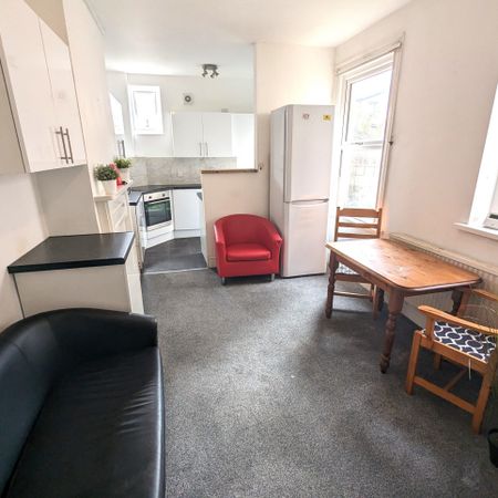 Double En-suite- Great Location - Photo 4