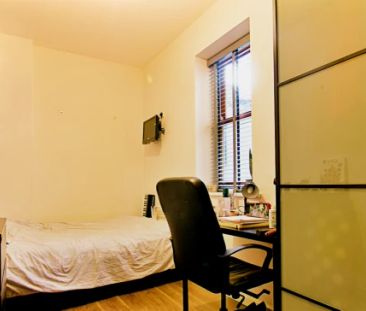 7 Bed 4 Bath - Photo 2