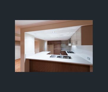 Superb Quality Throughout ! - Photo 4