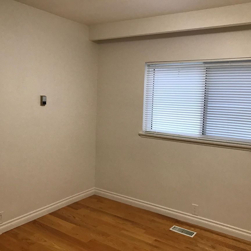 For Lease - 60 Finch Avenue Unit# Front, Toronto, Ontario - Photo 1