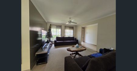STUNNING THREE BEDROOM HOME - Photo 2