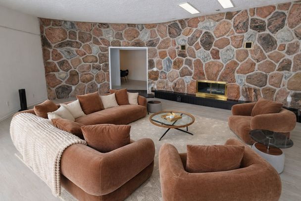For Lease - 25 Ramblewood Drive, Wasaga Beach, Ontario - Photo 1