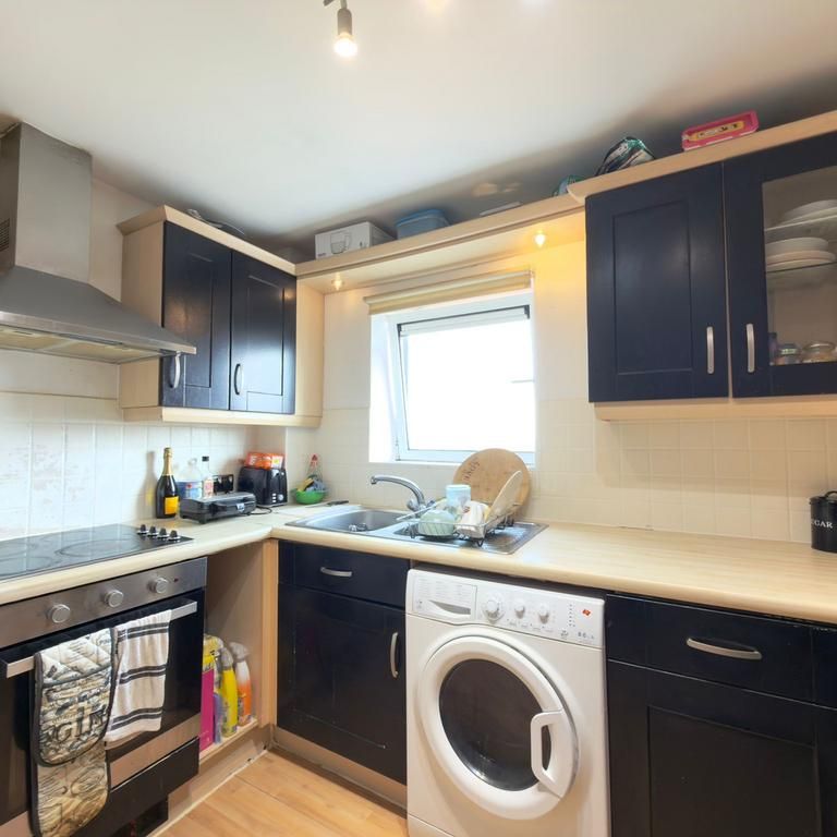 1 bedroom in a house share to rent - Photo 1