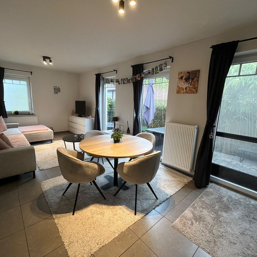 Gelijkvloersappartement met 1 slaapkamer en staanplaats - Photo 1