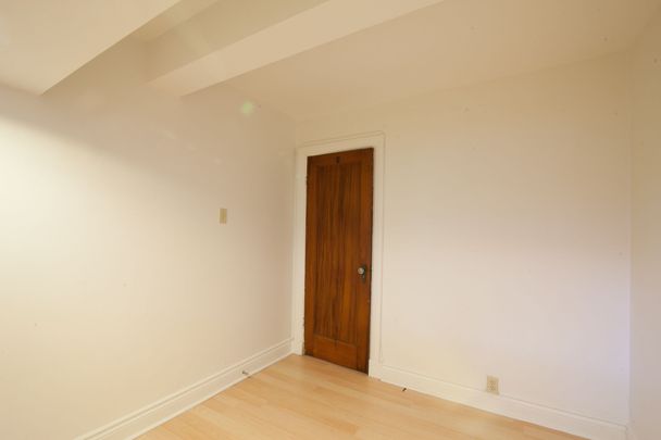 3185 Avenue Van Horne - Photo 1