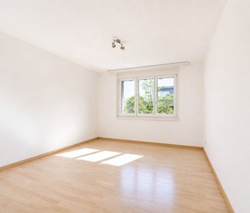 Light-flooded penthouse apartment in a central location in Pfäffiko... - Photo 6