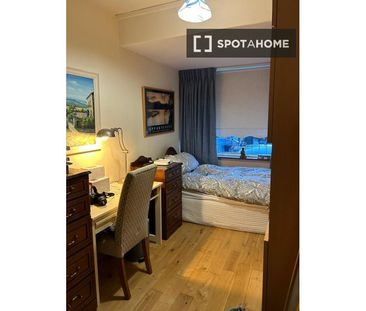 Cozy room in large shared apartment in Killiney, Dublin - Photo 2