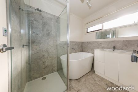 Spacious Family Home - Photo 2