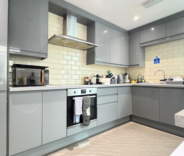 1 bedroom in a house share to rent - Photo 4