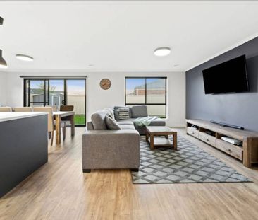 Beautifully Presented Family Home - Photo 2