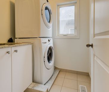 For Lease - 2285 Khalsa Gate, Oakville, Ontario - Photo 4