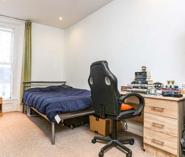 6 bedroom flat to rent - Photo 2