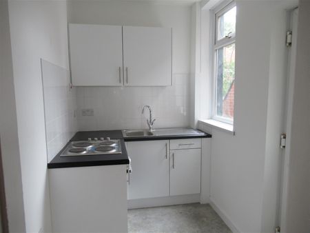 2 Bed House - Photo 3