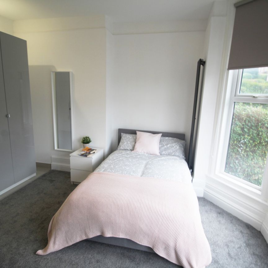 Flat 1, 32 Kelso Road, LS2 9PR, Leeds - Photo 1
