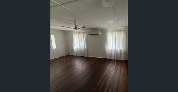 Easy-Care Island Living in a Fully Fenced Cottage - $450pw - Photo 1