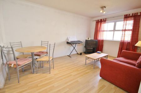 International Way, Sunbury-on-Thames, Surrey, TW16 7HS - Photo 2